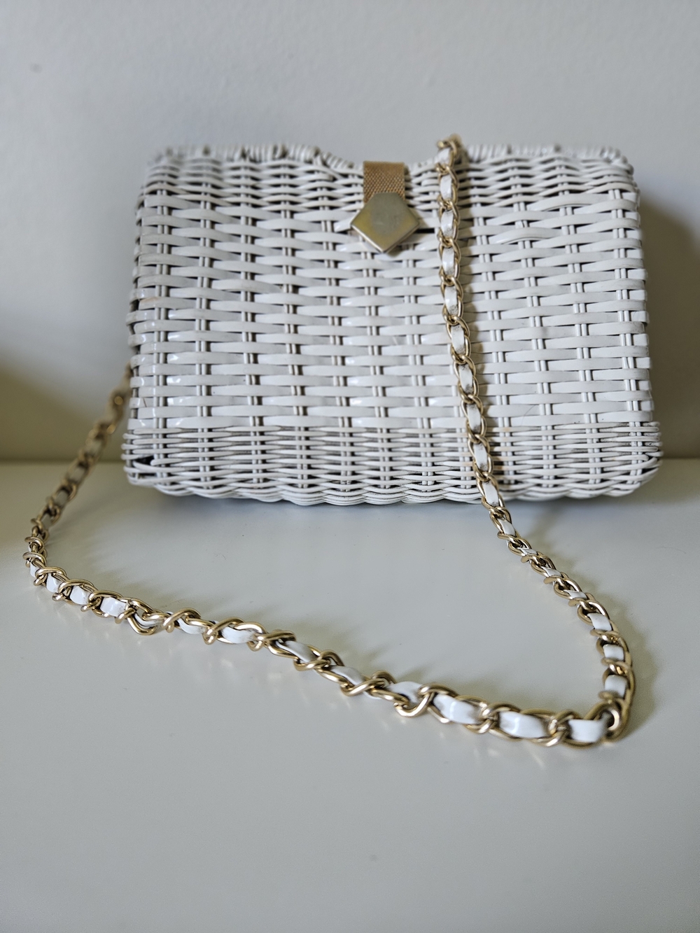 White Woven Crossbody Bag with Gold Chain